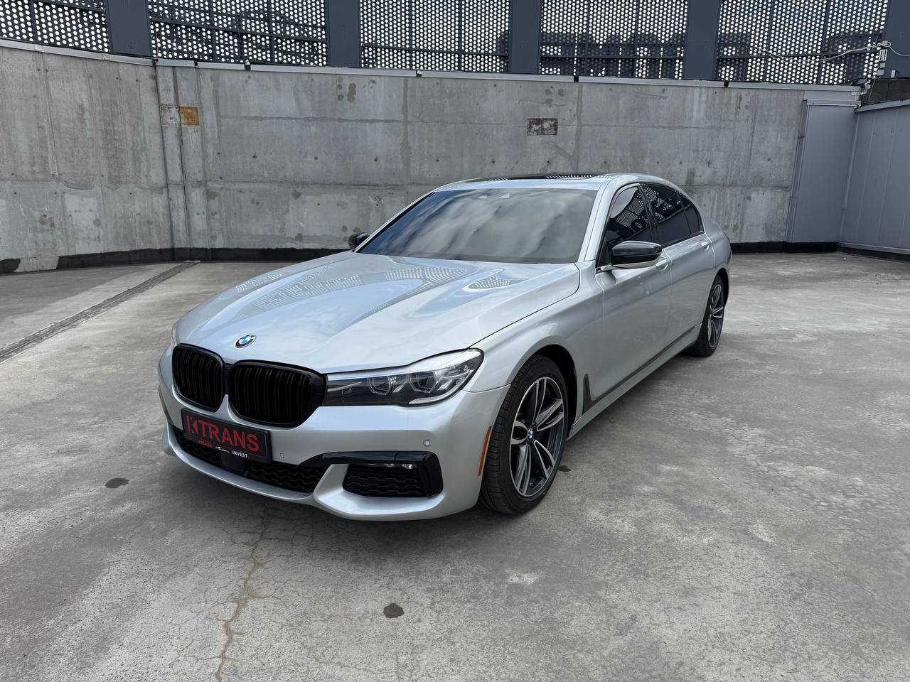 BMW 740i